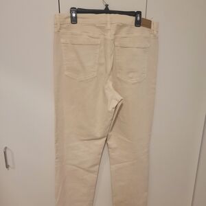 American Eagle Outfitters High-Rise Jeans in Ivory